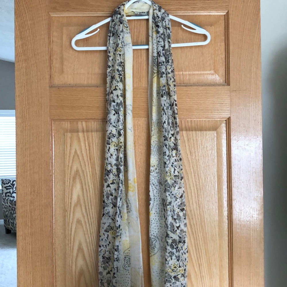 NY&Co Women’s scarf